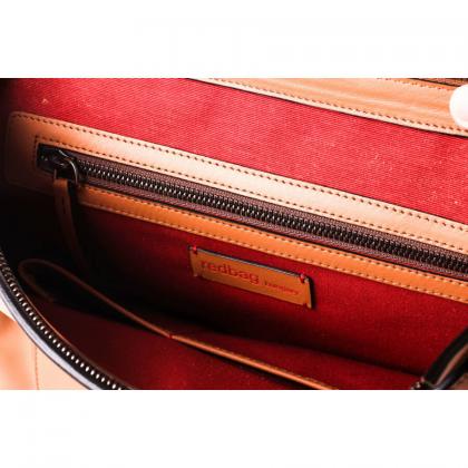 Redbag: A Redbag egy trendi magyar designer táska márka. A redbag táskák, pénztárcák exklúzív, prémium minőségűek a legkíválóbb bőr alapanyagból....
