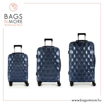 Bőrönd szettek: A bőröndszettek általában 3 darabból állnak: kabinbőrönd, közepes bőrönd, nagy bőrönd. A szettet kiegészítheti egy kézipoggyász méretű tááska is...